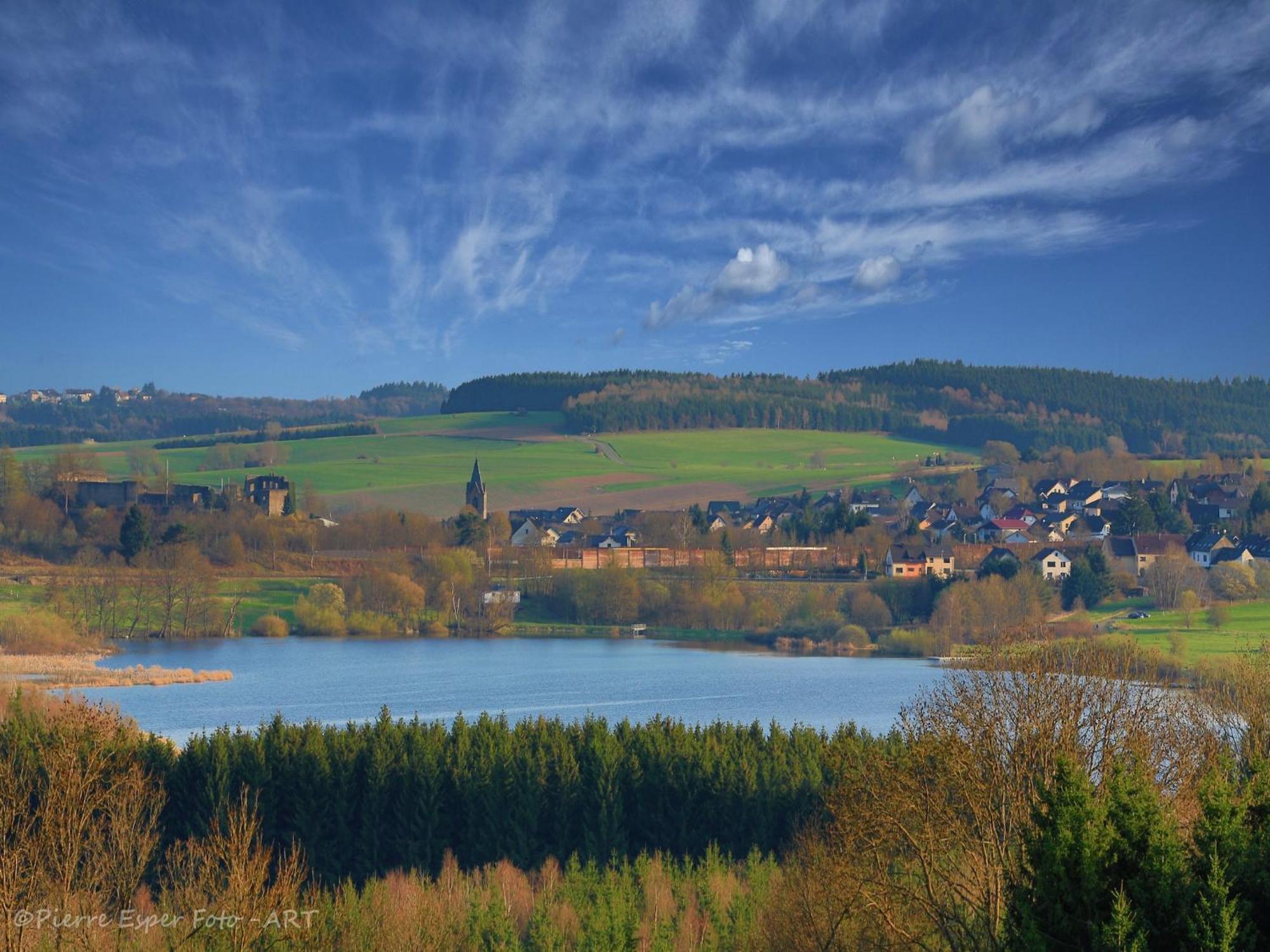 Spacious Holiday Home In Ulmen Near The Centre Exteriör bild