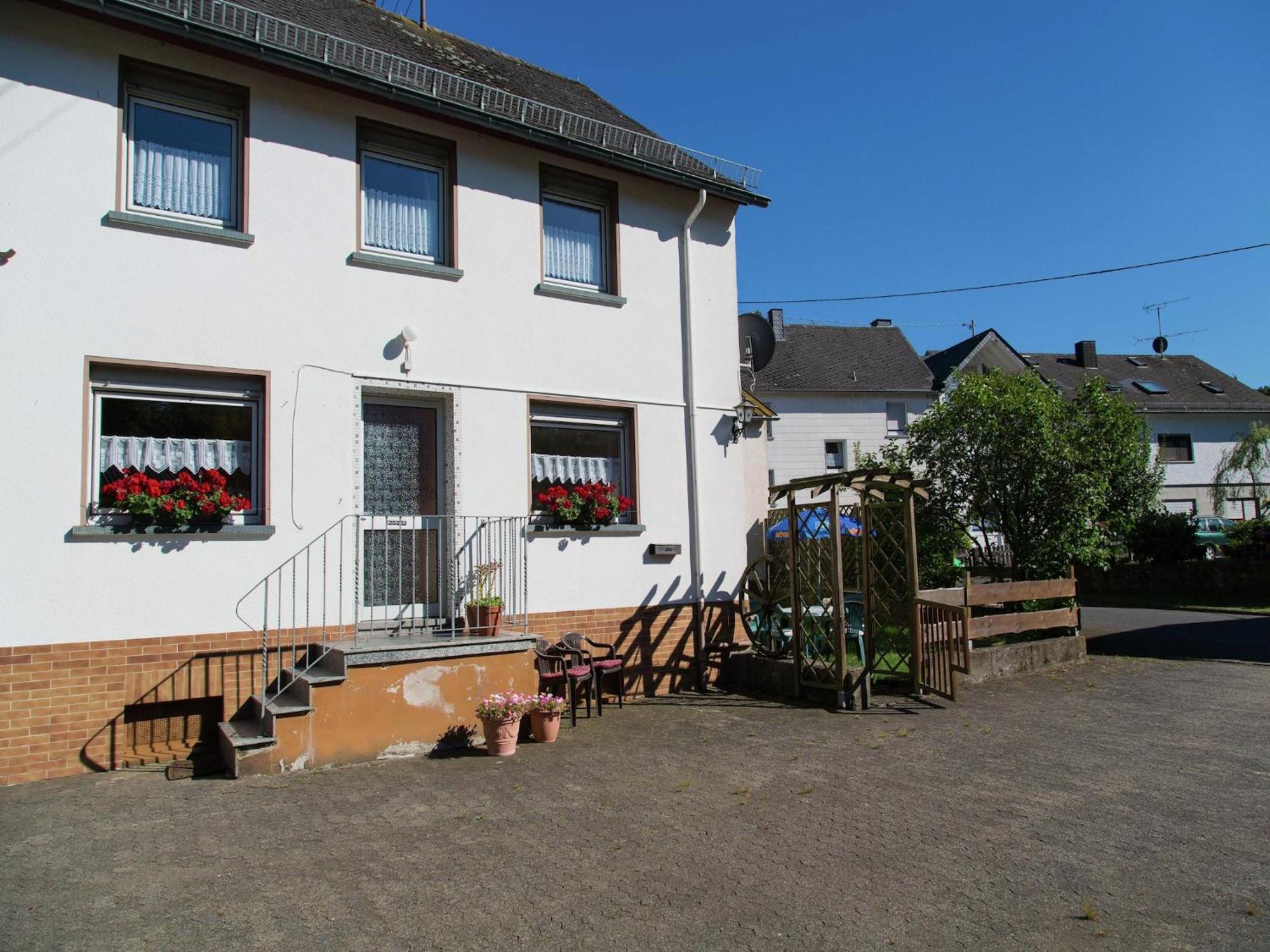 Spacious Holiday Home In Ulmen Near The Centre Exteriör bild