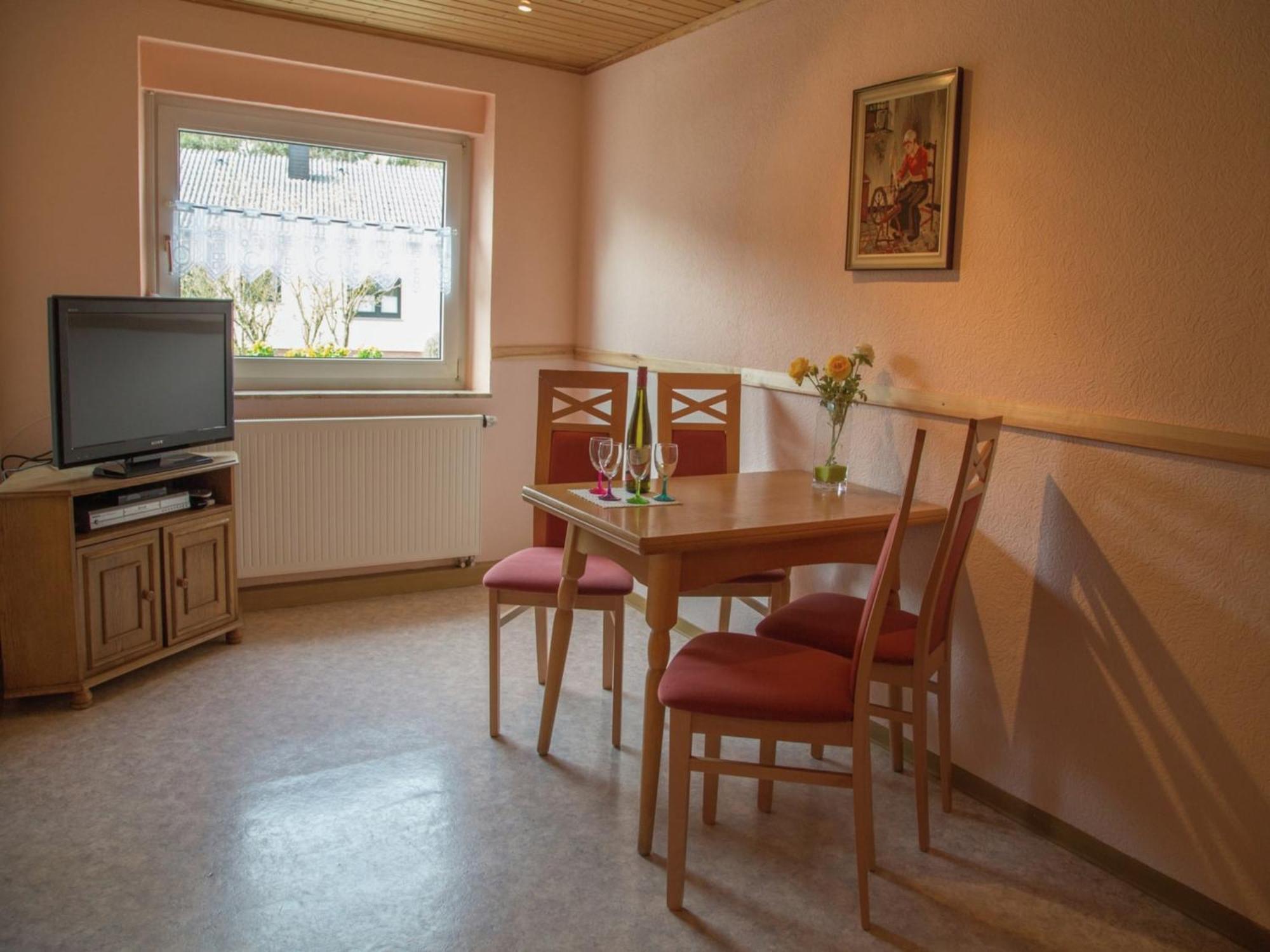 Spacious Holiday Home In Ulmen Near The Centre Exteriör bild